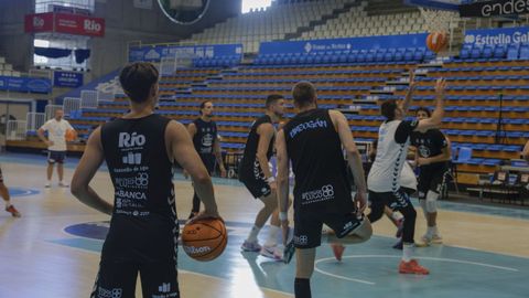 Primer entrenamiento del Breog�n 2026-2027 en el Pazo dos Deportes de Lugo