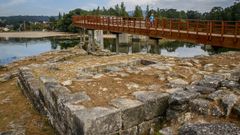 Restos arqueol�gicos del Castelo da L�a, en Rianxo.