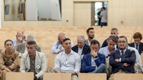 El gallego Norberto Uzal, primero a la derecha, está considerado por la Fiscalía el segundo principal encausado de un fraude tasado en 154 millones de euros.