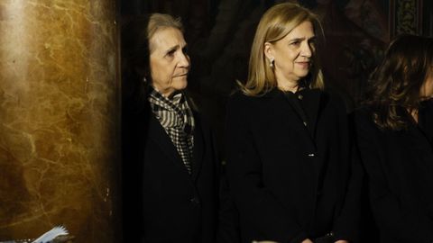 Las infantas Elena y Cristina en la catedral ortodoxa griega de San Andr�s y San Demetrio de Madrid.