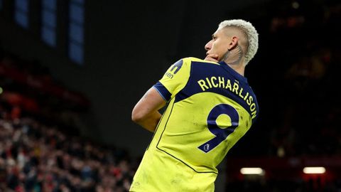 Richarlison celebra un gol con el Tottenham, ante el Liverpool en Anfield