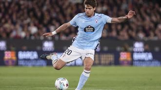 El futbolista del Celta Marcos Alonso, durante el partido del mi&eacute;rcoles ante el Barcelona.