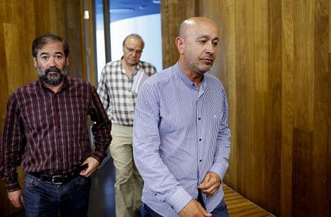 Los portavoces de Lal�n, tras la reuni�n en que Crespo propuso dejar de pagar por plenos y comisiones.