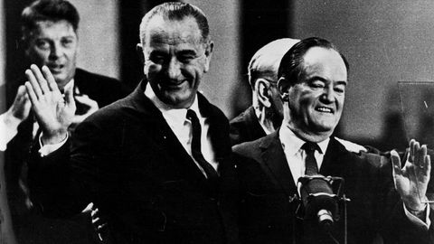 Hubert Humphrey con Lyndon B. Johnson