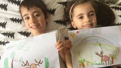 Ni�os con dibujos por el d�a de los bosques, durante el confinamiento por el COVID-19