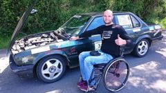 Una lesi�n medular irreversible ha obligado a Eduardo Llano Mart�nez, de 37 a�os, a ir siempre en silla de ruedas