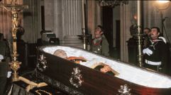 La capilla ardiente del dictador Francisco Franco, de cuya muerte se cumplen 50 aos.