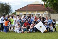 La familia del Mani�os celebr� el triunfo por todo lo alto.