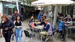 Pasajeros del crucero italiano �Preziosa� degustan la gastronom�a del Casco Vello en Vigo