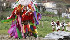 Celebraci�n do Entroido Ribeirao na parroquia de Santiago de Arriba, nunha foto de arquivo
