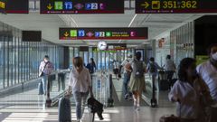Pasajeros en el aeropuerto madrile�o de Barajas