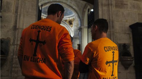 Trabajadores de Vesuvius, encerrados en la Catedral de Oviedo