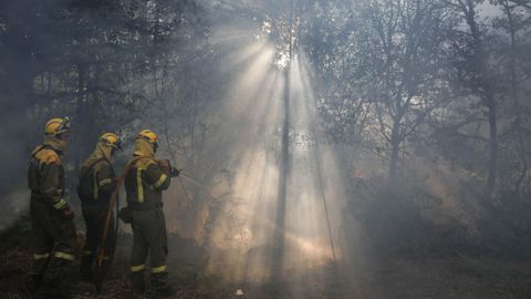 El incendio de To�n sigue activo