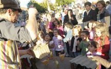 El artista Luis Iglesias �Luchi� y sus �Juegos do Paporrubio� estar�n hoy en la inauguraci�n. 