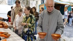 Cantidad de p�blico disfrut� este domingo de una nueva degustaci�n popular de faba en Lourenz�
