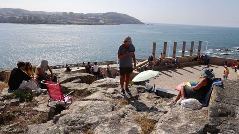 Ambiente previo al eclipse en el paseo mar�timo de A Coru�a