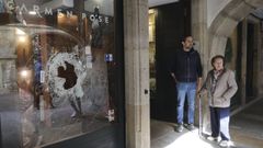 En una imagen de archivo, la joyer�a Carmen Pose de la R�a do Vilar, que ya en el 2019 sufri� un ataque en el que le rompieron la cristalera