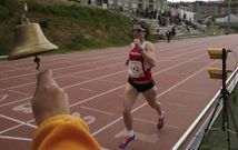 Iria llev� a lo alto del podio los colores del ADAS valdeorr�s, tras su pugna con Soledad Castro. 