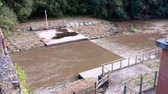 El Lor, con una intensa coloraci�n marr�n, cerca de su desembocadura