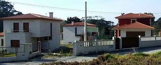 Los propietarios de las viviendas se amparaban en sus pertinentes licencias municipales pero ahora son papel mojado para la justicia.