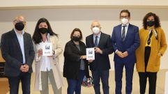 Presentaci�n de la quinta gu�a de 20xVinte. En la foto, de izquierda a derecha: Xos� Regueira, Cristina Garc�a, M�nica S. Castromil, Manuel Mir�s, Antonio Leira y Maite Loureiro; representando a la Diputaci�n, la Asociaci�n de Concellos do Cami�o Ingl�s y a la empresa 20xVinte.