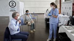 El lehendakari, ��igo Urkullu, recibe la primera dosis de la vacuna contra el covid-19