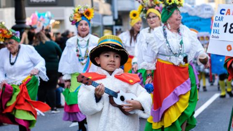 Oviedo se llena de color, alegr�a y tradici�n para celebrar el Carnaval