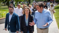 Cuca Gamarra en Logro�o junto al presidente del PP riojano, Alberto Galiana (d), y el diputado Javier Merino (i).