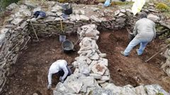 Una de las excavaciones arqueol�gicas realizadas en Vilach� de Salvadur dentro del proyecto Adegas da Memoria