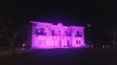 Concello iluminado de violeta por el D�a de la Mujer
