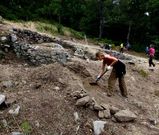 Excavaciones en el castro de Subid�, en Mar�n, en una fase previa a la recuperaci�n.