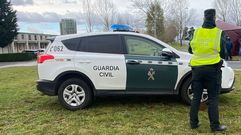 Foto de archivo de un agente de la Guardia Civil, durante una vigilancia en Melide.