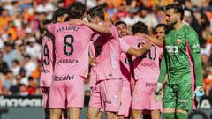 Los jugadores del Celta, celebrando uno de sus goles al Valencia en Mestalla.
