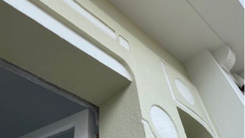 Detalle de la fachada del edificio modernista