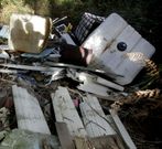 Media docena de bidones �descansaban� el martes en el monte. 