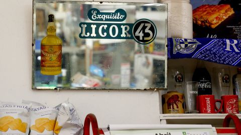 Algunas de las piezas decorativas del ultramarinos tiene m�s de medio siglo de antig�edad