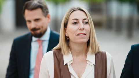 Mar�a Guardiola ser� presidenta de Extremadura tras su acuerdo con Voz, un pacto pol�mico por el trato que se le dar� a los emigrantes