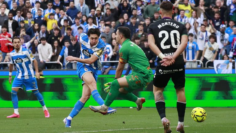 Samuele Mulattieri chuta a puerta en el partido del pasado s�bado