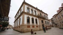 Acceso a la casa consistorial de Pontevedra por la R�a Alh�ndiga