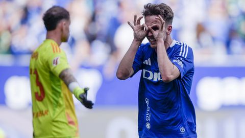 Paulino de la Fuente celebra su gol al Zaragoza