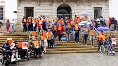 Los representantes de colectivos formaron una equis ante el Marco