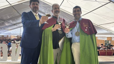 Carlos Soberay Luis L�pez con el alcalde de Mea�o