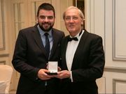 Pedro Pablo Blanco, odont�logo, con el promotor de Foro Europa 2001. 