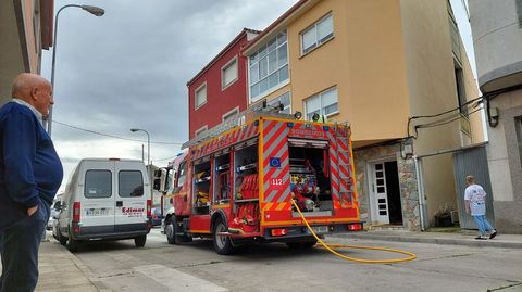 El incendio se produjo en un edificio de dos pisos de la calle Blanco Amor