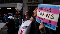 Un grupo de personas durante una manifestaci�n en Madrid el pasado marzo contra las agresiones a personas Lgtbi+ y la amenaza a sus derechos.