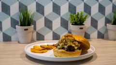 Una de las hamburguesas premiadas de O Palique