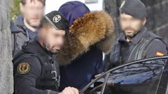 Diciembre del 2022, Canido. Pablo Garca, saliendo de su casa en Vigo detenido por 3.300 kilos. Esa causa est pendiente de juzgar. 