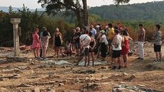 Participantes en el campo juvenil que colabor� el a�o pasado en las excavaciones arqueol�gicas del castro de Cereixa