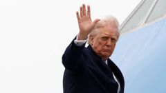 Donald Trump antes de subir al avi�n presidencial en Mariland