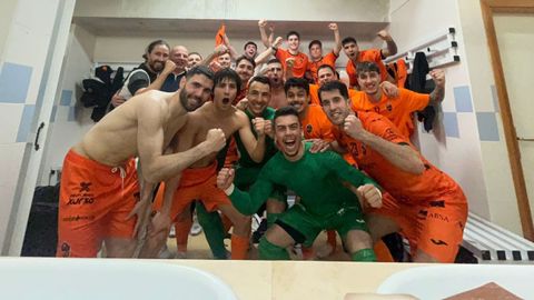 Los burelistas celebran su victoria en Ceuta.